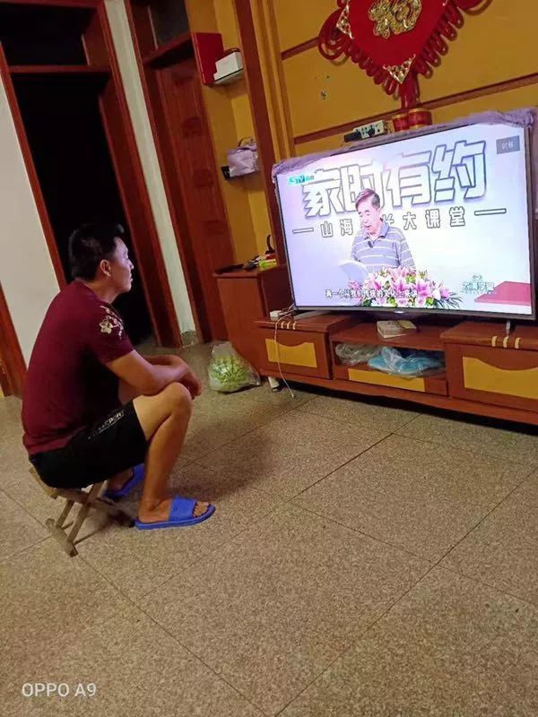 性搔撓家庭輔導老師_性都花花世界家庭輪亂_家庭教育的先導性
