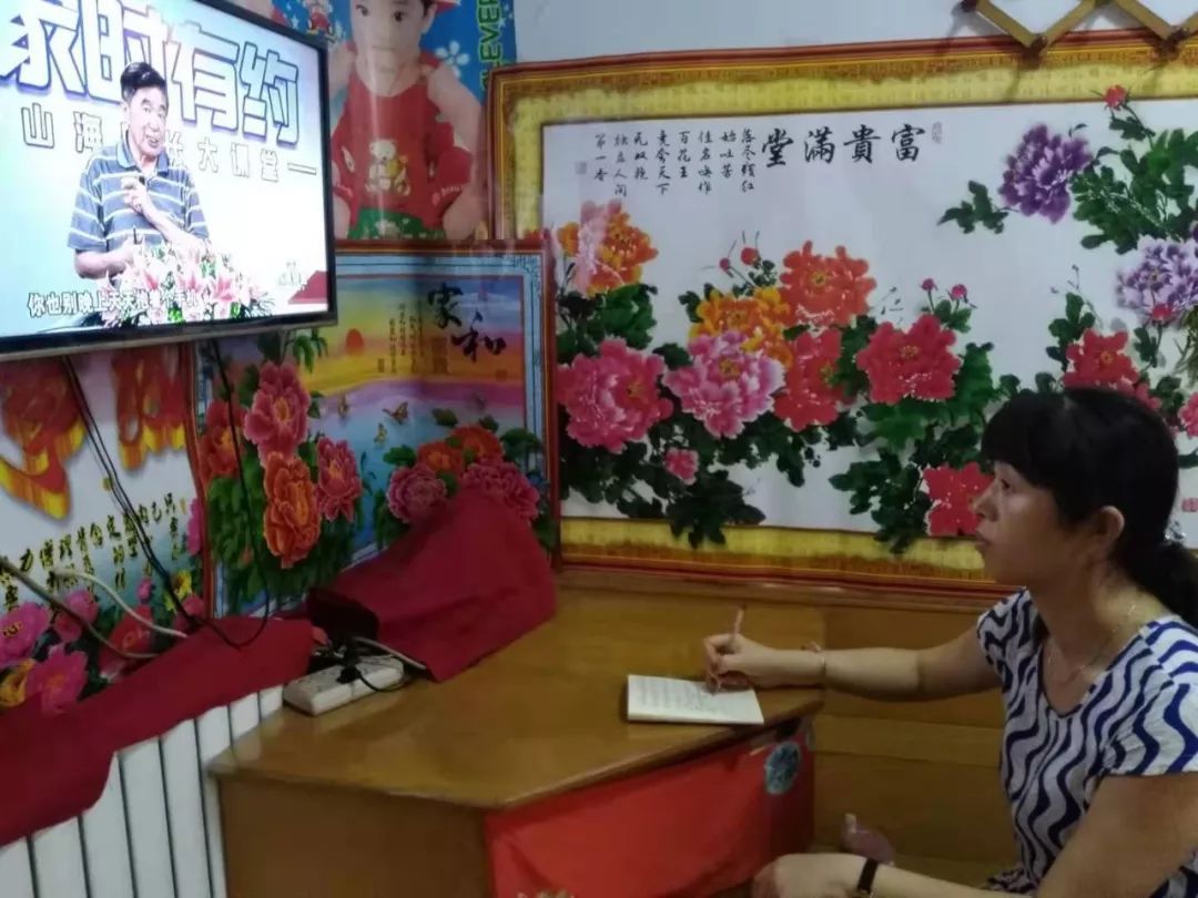 性搔撓家庭輔導老師_性都花花世界家庭輪亂_家庭教育的先導性
