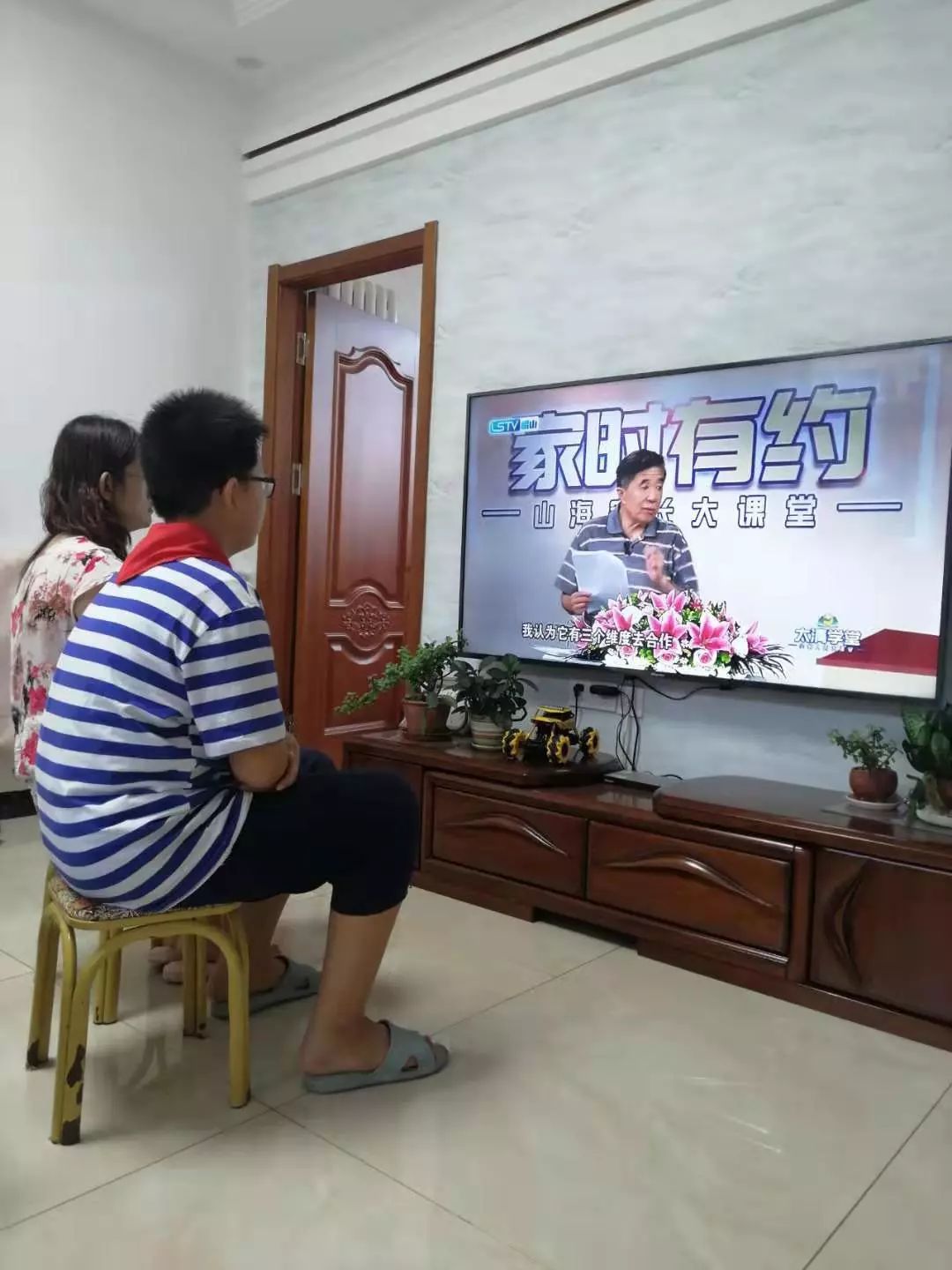 家庭教育的先導性_性搔撓家庭輔導老師_性都花花世界家庭輪亂