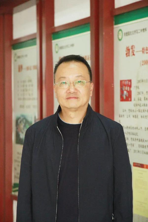 兒童青少年家庭教育_青少年素質的提高主要市家庭養(yǎng)成還是學校教育_青少年家庭教育問題