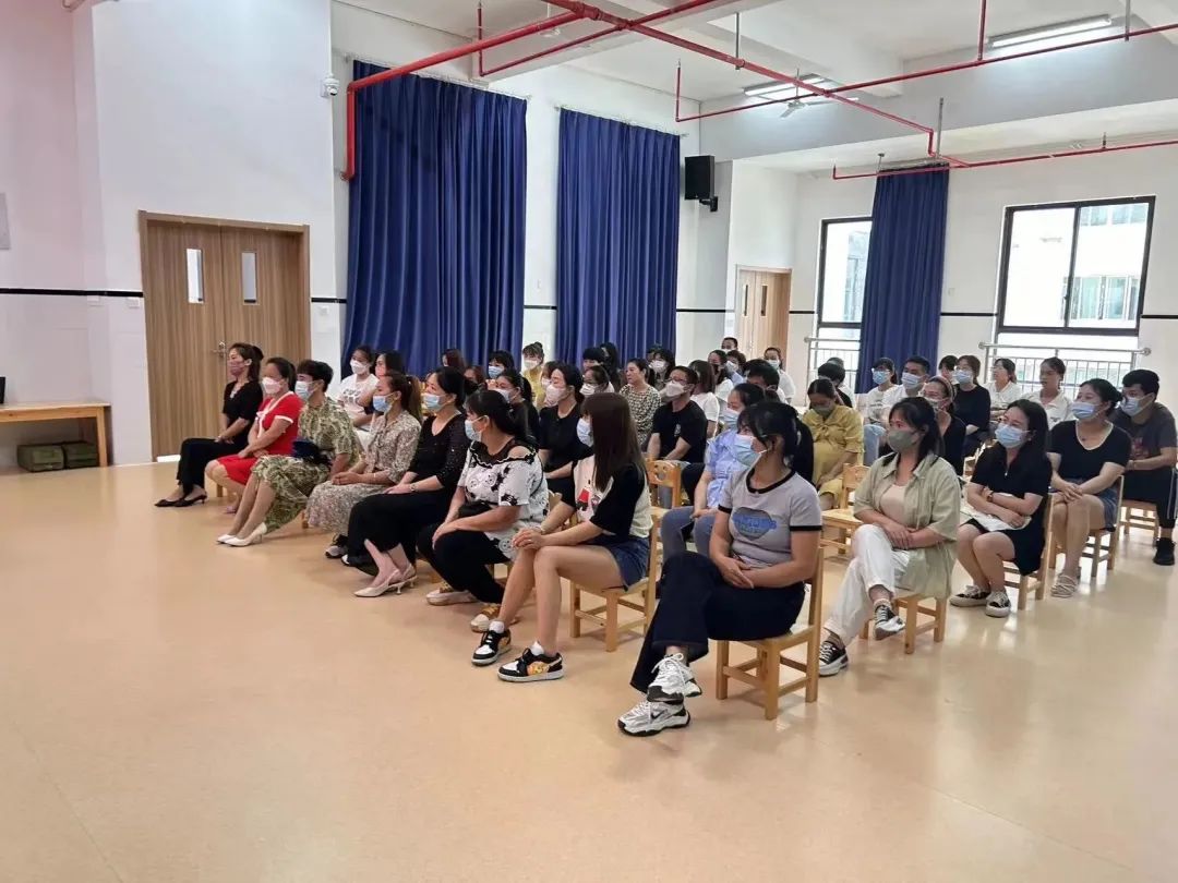 二孩政策對家庭的影響_地方回應網友建議為三孩家庭發補貼_二孩家庭教育