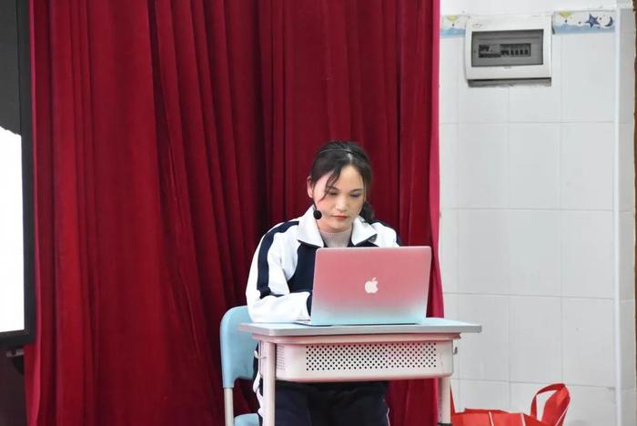 家庭情景小對(duì)話英語版_家庭情景劇本_家庭教育情景劇視頻