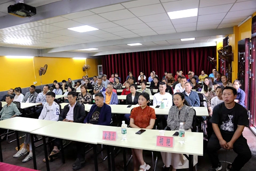 家庭教育 分享 翠屏區(qū)家長學校到翠屏區(qū)金秋湖鎮(zhèn)明威中心小學校開展家庭教育公益活動