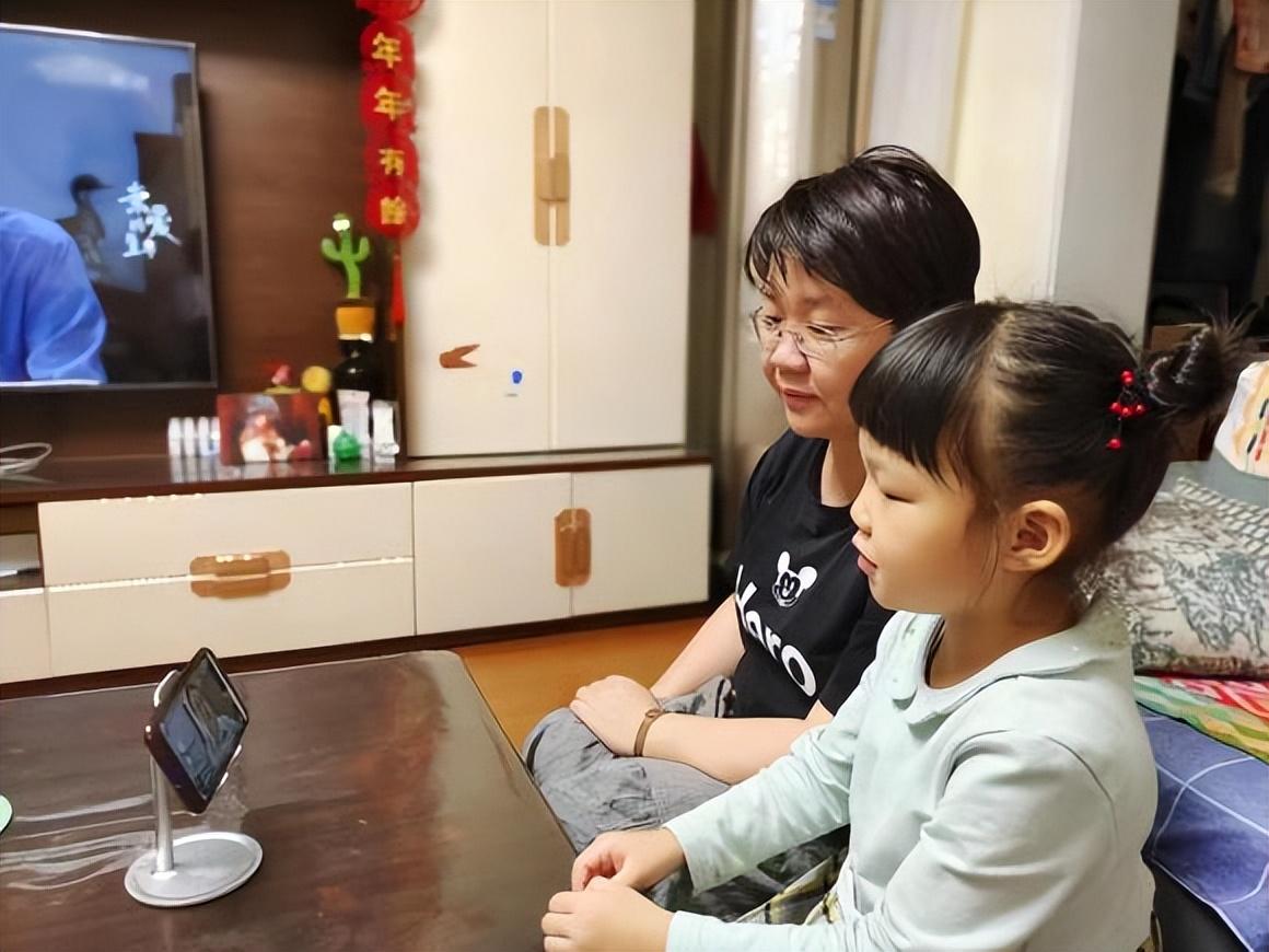 開展文明教育講座_開展主題教育專題黨課的通知_家庭教育公益課程