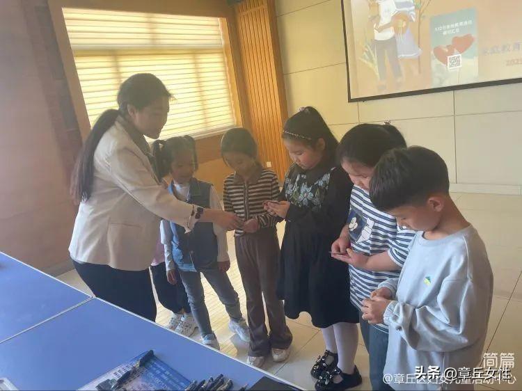 家庭教育公益課程_構(gòu)建生育友好型社會_家庭兒童玩耍區(qū)效果圖