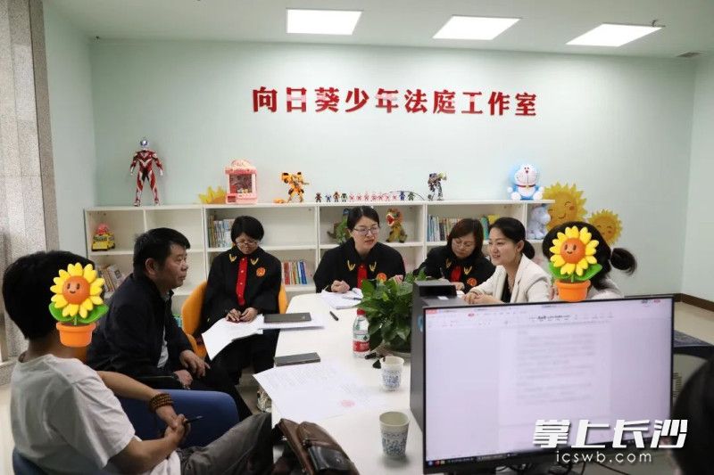 長沙法院再發《家庭教育令》！法官攜手家庭教育專家推進“依法帶娃”