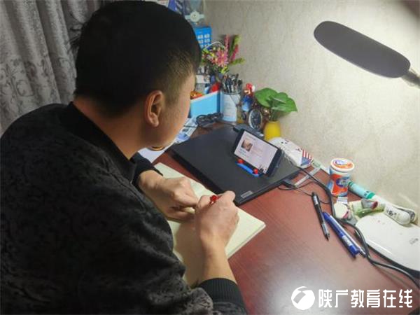童心抗“疫”從“心”出發(fā)——漕渠小學心理健康暨家庭教育線上講座學習