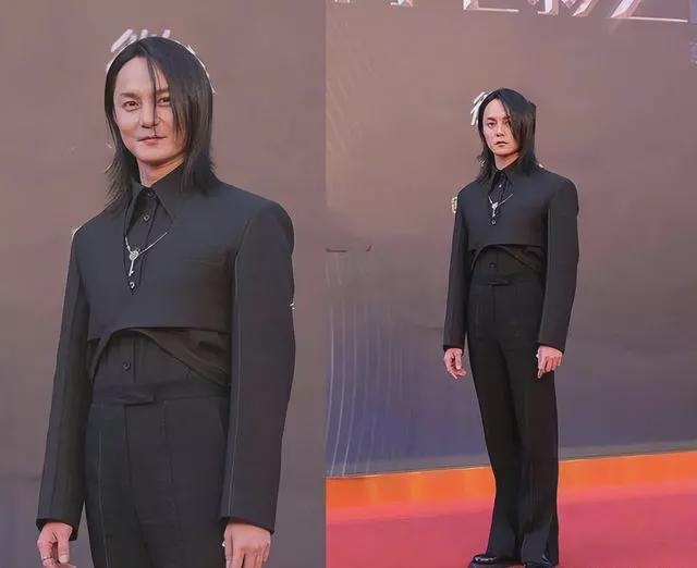小男生表演的妝容照片_男生表演妝容怎么畫_男生妝容特點描述
