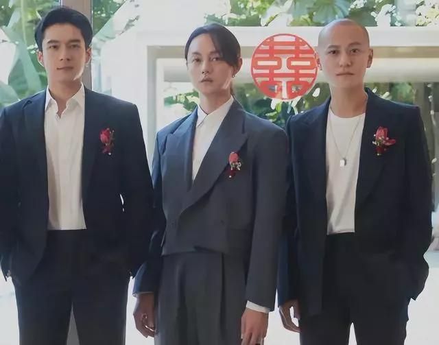 男生妝容特點描述_男生表演妝容怎么畫_小男生表演的妝容照片