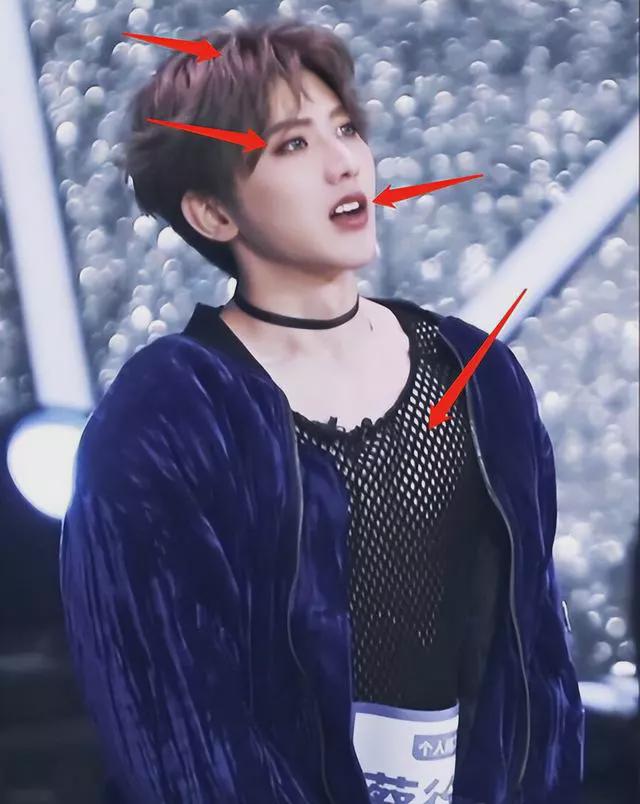 男生妝容特點描述_男生表演妝容怎么畫_小男生表演的妝容照片