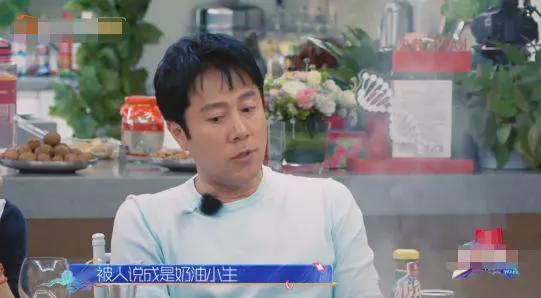 男生表演妝容怎么畫_小男生表演的妝容照片_男生妝容特點描述