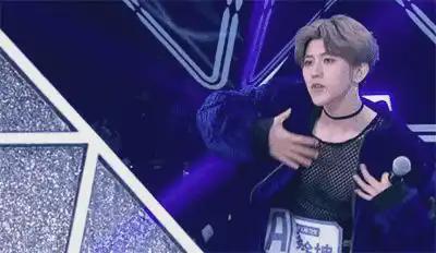 男生妝容特點描述_小男生表演的妝容照片_男生表演妝容怎么畫