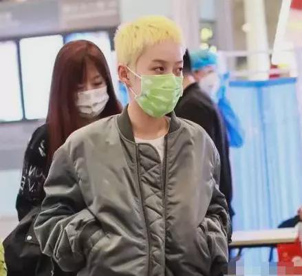 小男生表演的妝容照片_男生妝容特點描述_男生表演妝容怎么畫