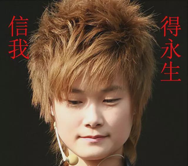 小男生表演的妝容照片_男生表演妝容怎么畫_男生妝容特點描述