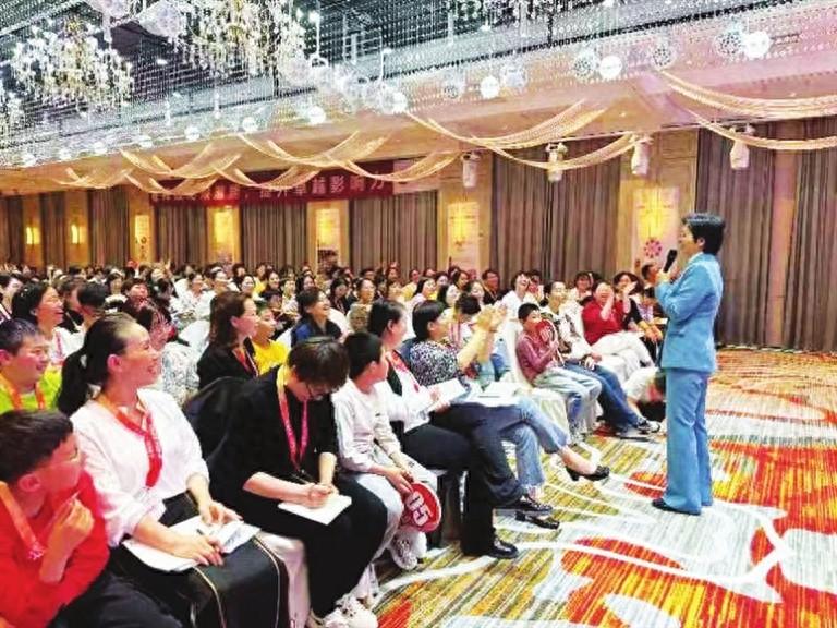 望子成龍心切，太原“家長學(xué)堂”火熱，家庭教育選課要理性選擇