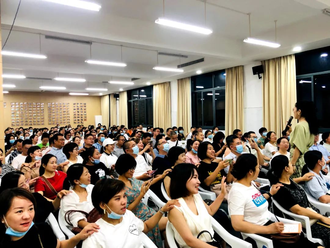 初一家長家庭教育會議記錄_初一家長家庭教育會發(fā)言稿_初一家長會家庭教育