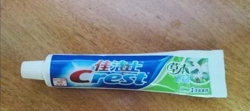 臉變白的護膚品_護膚品用了臉很白是不是不好_抹臉變白的化妝品