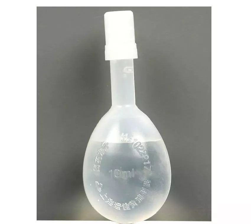 護膚品用了臉很白是不是不好_抹臉變白的化妝品_臉變白的護膚品
