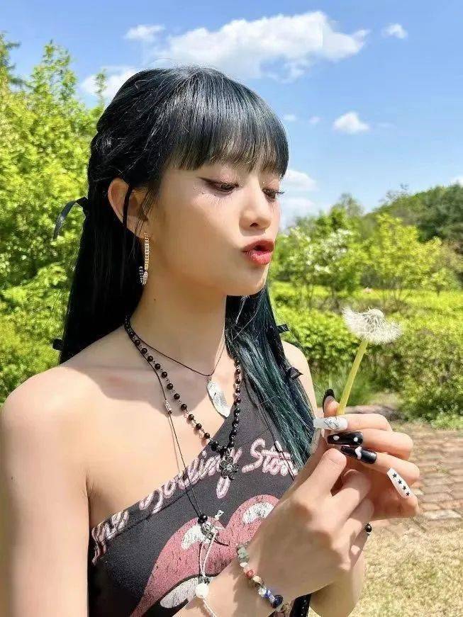 美甲做建構(gòu)什么意思_怎么做美甲_美甲做建構(gòu)和沒做建構(gòu)的區(qū)別