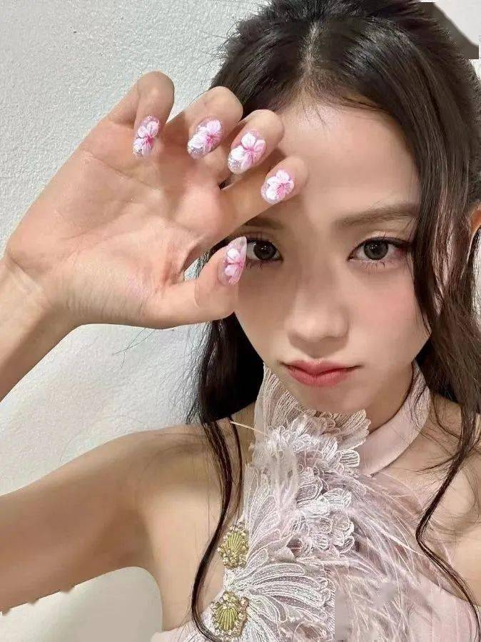 怎么做美甲_美甲做建構(gòu)什么意思_美甲做建構(gòu)和沒做建構(gòu)的區(qū)別