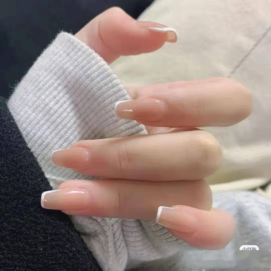 美甲做建構(gòu)和沒做建構(gòu)的區(qū)別_怎么做美甲_美甲做建構(gòu)什么意思