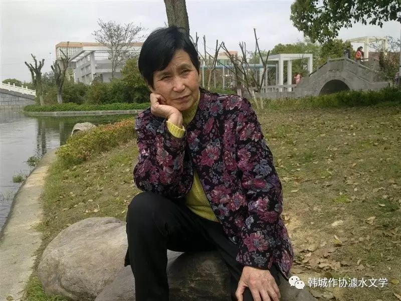 為母親染發