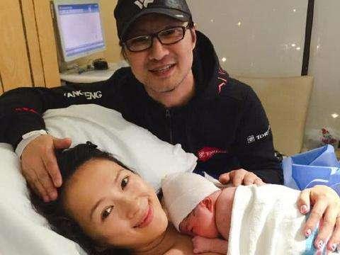 滿月美甲寶寶做多久_寶寶剛滿月我做了美甲_寶寶一個月可以做美甲嗎
