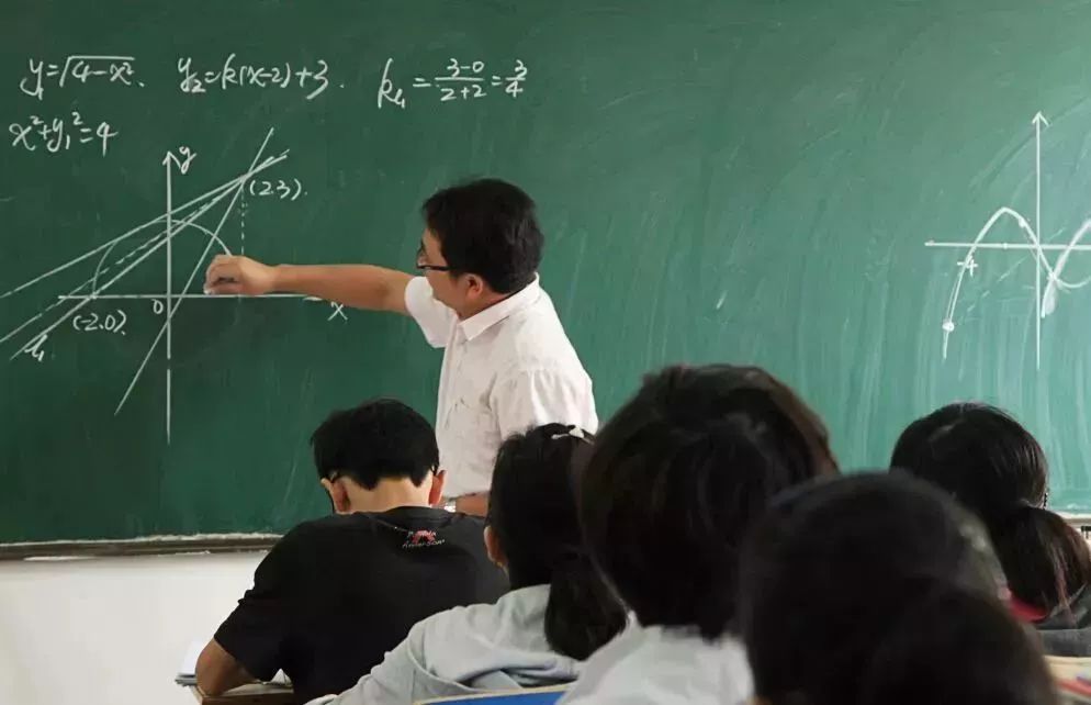 媽生活費表情包_費媽是啥意思_寶媽一個月2000生活費多嗎