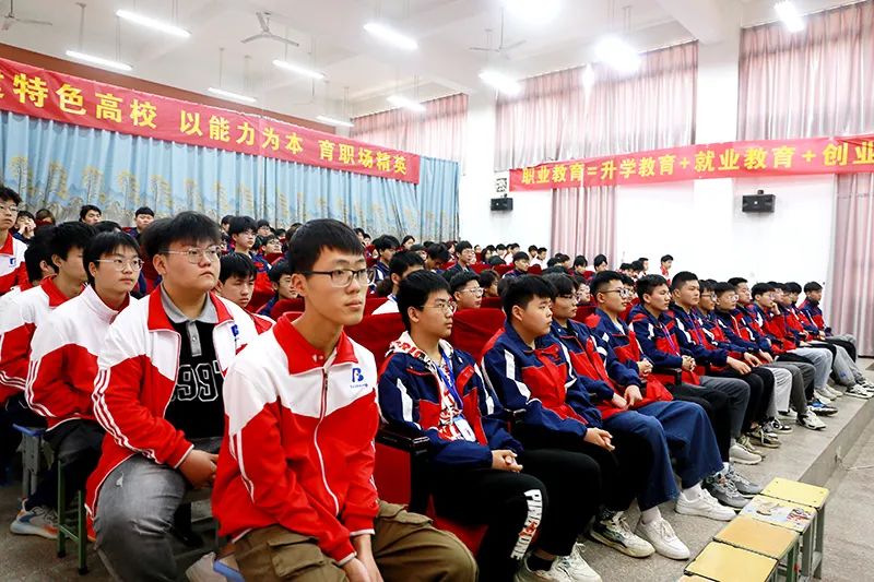 教育家庭結合學校工作總結_家庭與學校教育相結合_家庭教育與學校教育結合