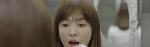 適合不化妝妹子涂的口紅顏色_女生化妝口紅_妹子化妝口紅涂顏色適合嗎