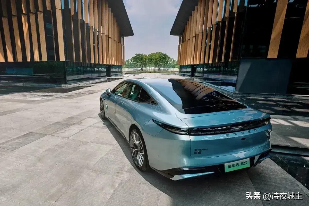 寶媽接送孩子買什么車_媽媽接送孩子開的車_接送娃兒的車