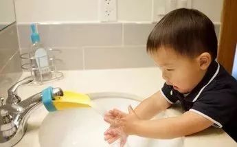寶媽吃涼的東西寶寶會拉肚子嗎_媽媽母乳涼寶寶拉肚子_寶寶涼到肚子拉什么屎