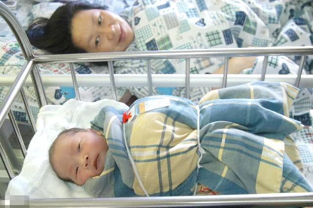 新生兒寶寶不吃母乳怎么辦？可能有這幾種情況，附詳細對策