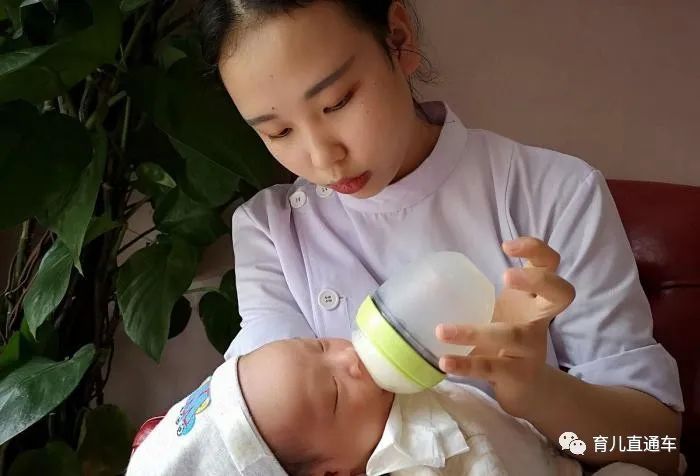 寶媽晚上奶出來怎么辦_寶寶白天媽媽帶晚上奶奶帶_寶媽晚上奶出來怎么辦